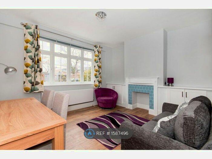 2 Bedroom Flat To Rent In Moira Court, London, SW17