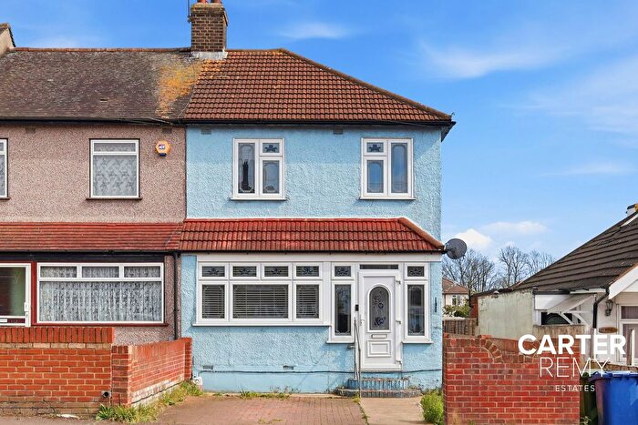 3 Bedroom End Of Terrace House For Sale In Palmerston Road, Grays, RM20