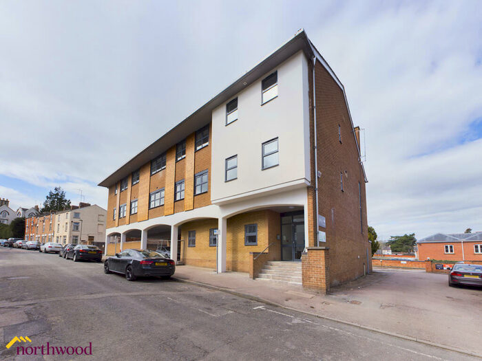 2 Bedroom Flat To Rent In Crouch Street, Banbury, OX16