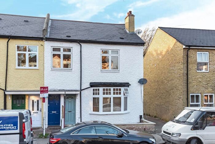 1 Bedroom Maisonette To Rent In St. Aidans Road, East Dulwich, London, SE22