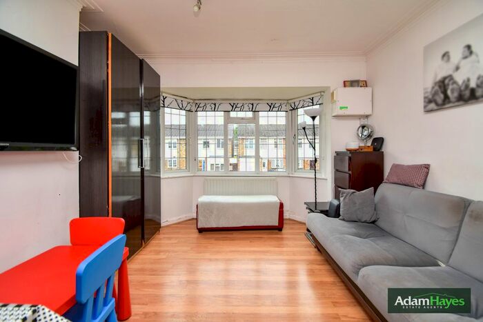 2 Bedroom Flat To Rent In York Way, Whetstone, N20