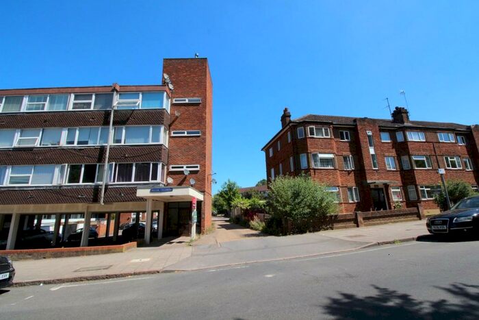 1 Bedroom Flat To Rent In Baliol Chambers, Hollow Lane, Hitchin, SG4