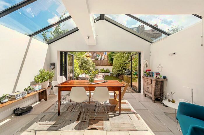 4 Bedroom House To Rent In Taybridge Road, SW11