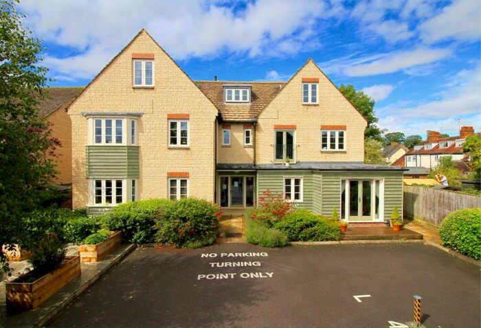 1 Bedroom Apartment To Rent In Millins Yard, Witney, Oxfordshire, OX28