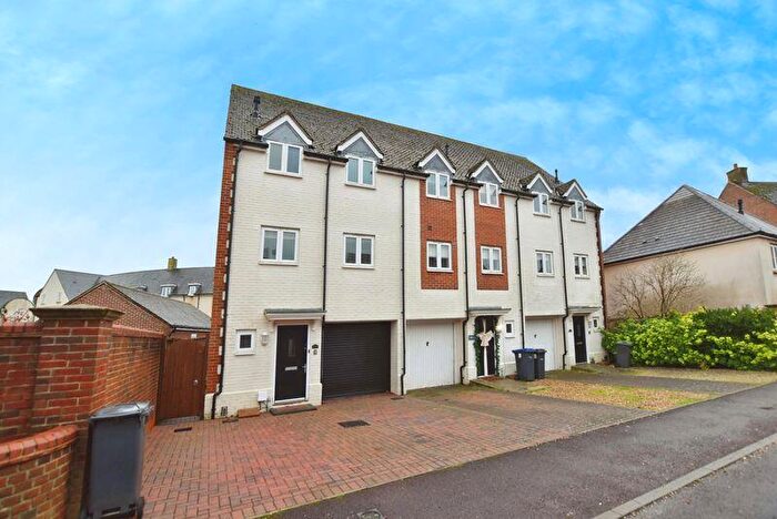 3 Bedroom Town House To Rent In Kilford Close, Amesbury, SP4