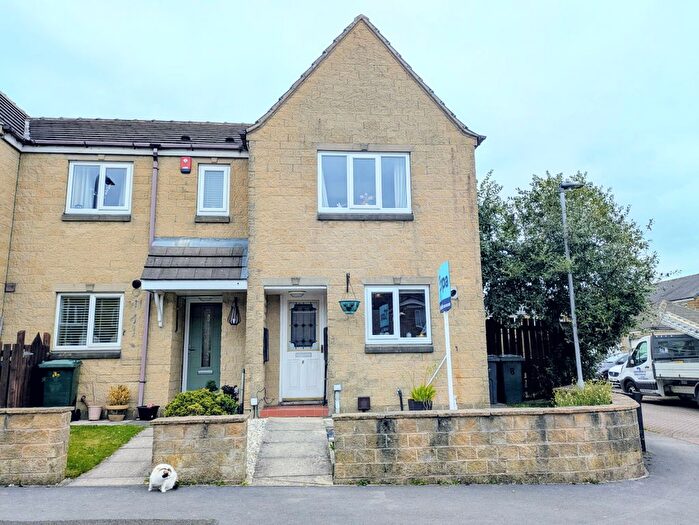 2 Bedroom End Terrace House For Sale In Bunting Drive, Bradford, BD6
