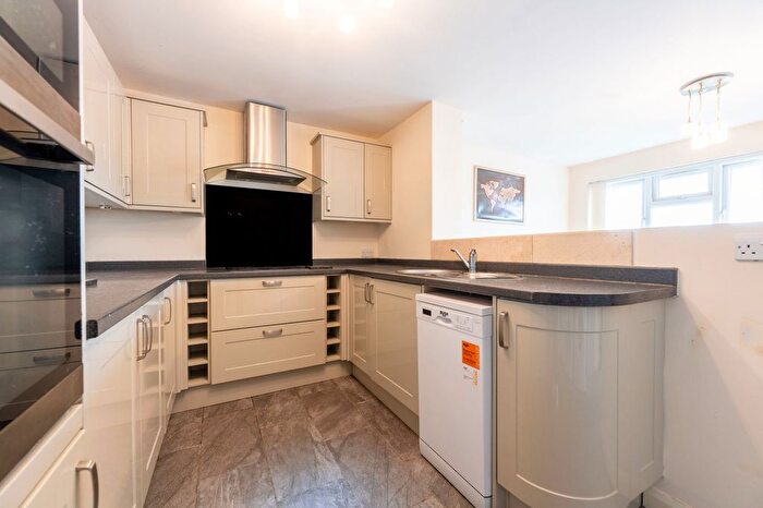 3 Bedroom End Of Terrace House For Sale In Butts Road, Sholing, Southampton, SO19