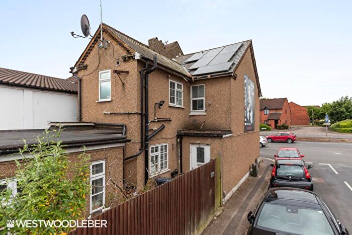 2 Bedroom Apartment For Sale In Amwell Street, Hoddesdon, EN11