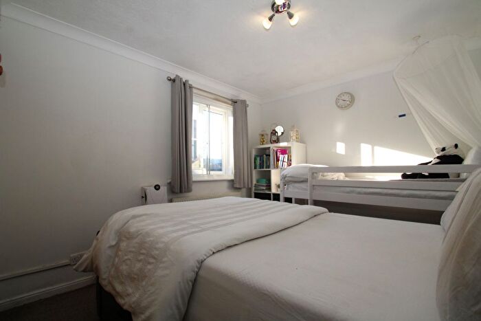 1 Bedroom Flat For Sale In Caroline Place, Harlington, Hayes, UB3