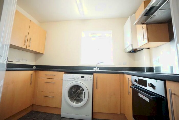2 Bedroom Flat To Rent In Jack Russell Close, Stroud, Gloucestershire, GL5