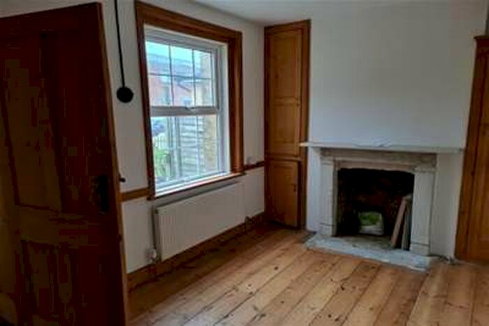 3 Bedroom Terraced House To Rent In Albany Road, East Cowes, PO32