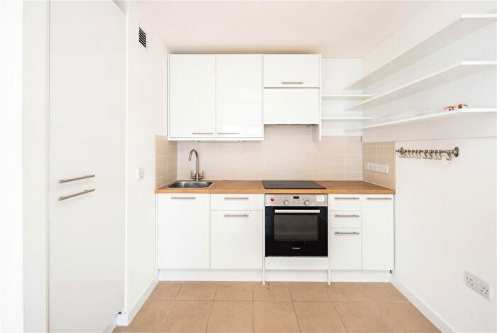 2 Bedroom Flat For Sale In Dakota Building, Deals Gateway, London, SE13