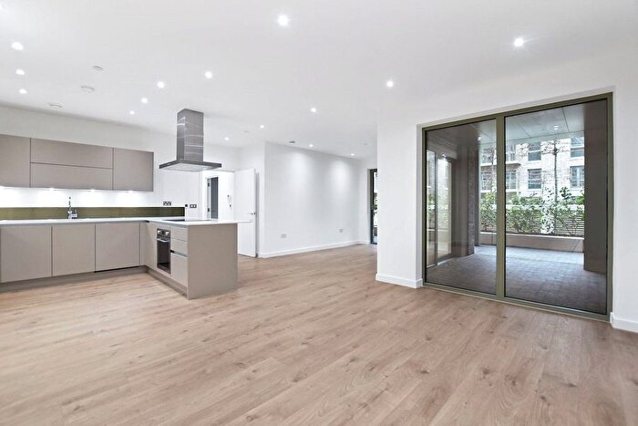 3 Bedroom Flat To Rent In Atlantis Avenue, London, E16