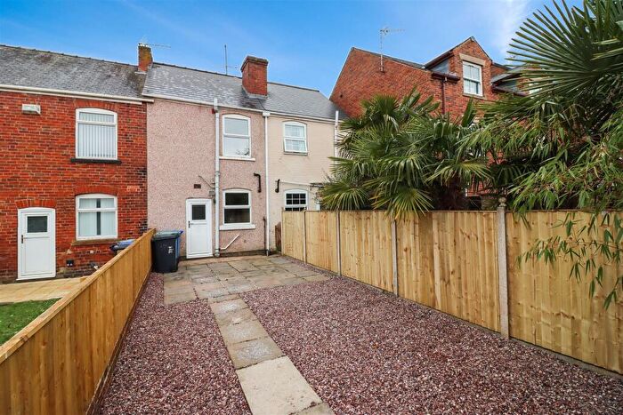 2 Bedroom House To Rent In Hipper Street West, Chesterfield, S40