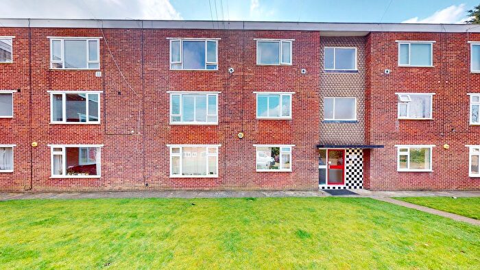 2 Bedroom Flat To Rent In Woodlands Grove, Isleworth, TW7