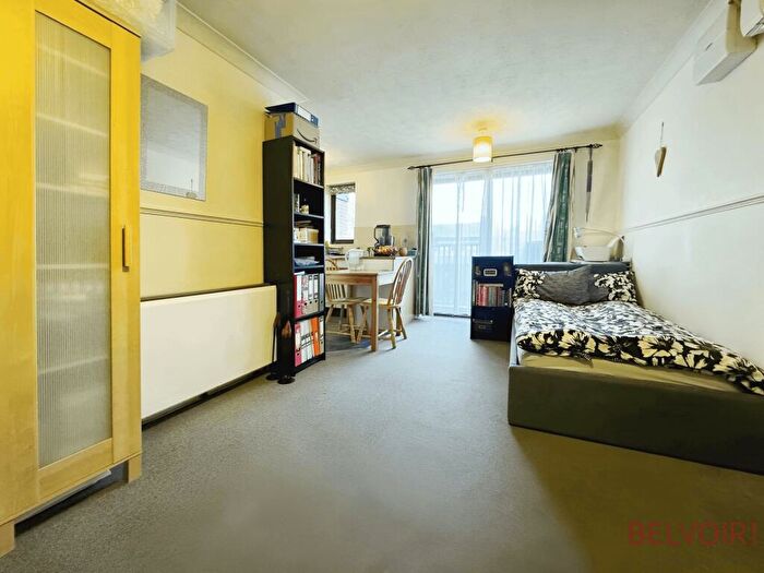 Studio To Rent In Alderney Street, Nottingham, NG7