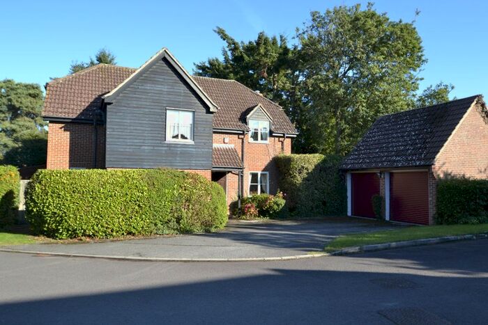 4 Bedroom Detached House For Sale In Peel Gardens, Kingsclere, Newbury, Berkshire, RG20
