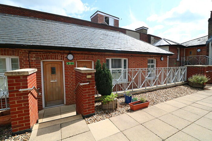 1 Bedroom Apartment To Rent In High Street, Dorking, RH4