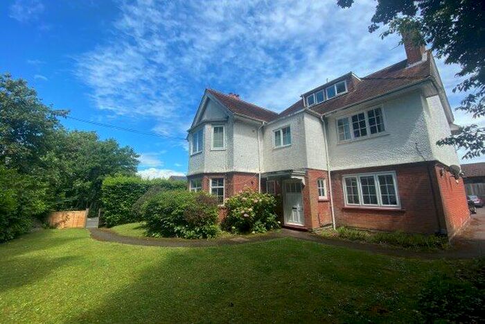 Studio To Rent In Brighton Road, Crawley, RH10