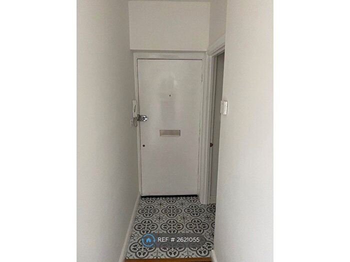 2 Bedroom Flat To Rent In Riplingham, Leamington Spa, CV32