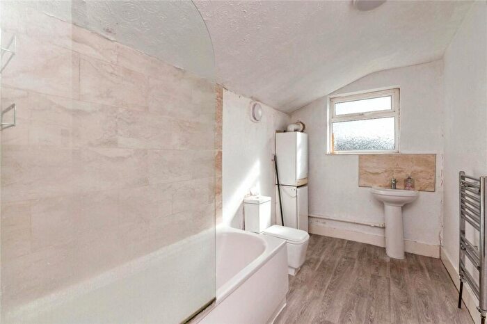 2 Bedroom End Of Terrace House For Sale In Argyll Road, Grays, Essex, RM17