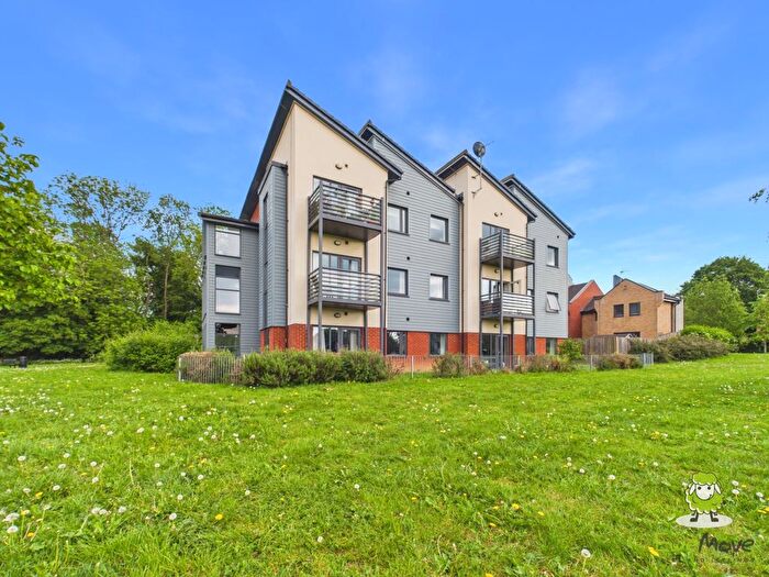 2 Bedroom Flat For Sale In The Crosstrees, Bedstone Road, Basingstoke, Hampshire, RG21