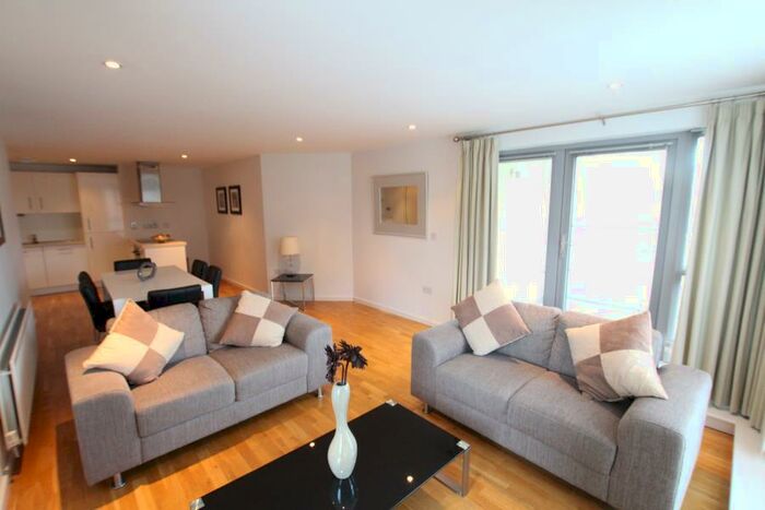 2 Bedroom Flat To Rent In Woking, GU21