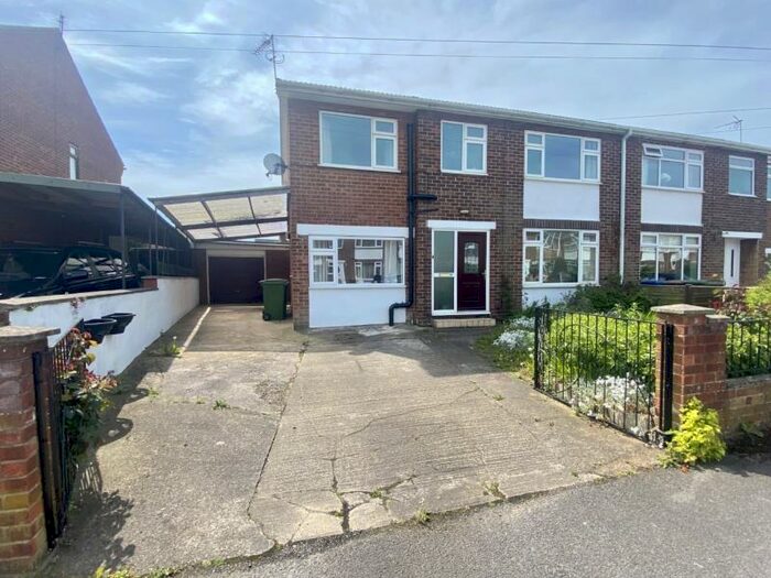 4 Bedroom Semi-Detached House To Rent In Lyndhurst Close, Beverley, HU17