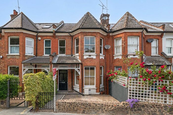 2 Bedroom Flat For Sale In Barrington Road, Crouch End, London, N8