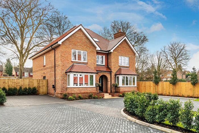 5 Bedroom Detached House For Sale In Horseshoe Lane West, Guildford, GU1