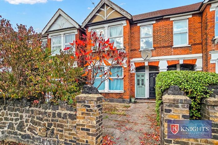 3 Bedroom Flat For Sale In Lansdowne Road, Bruce Grove, London, N17