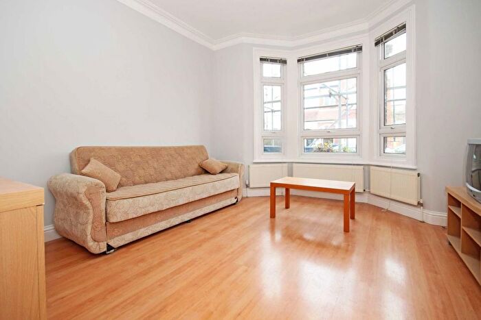1 Bedroom Flat To Rent In Willcott Road, London, W3