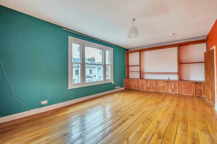 2 Bedroom Flat To Rent In Queens Road, Bounds Green, London, N11