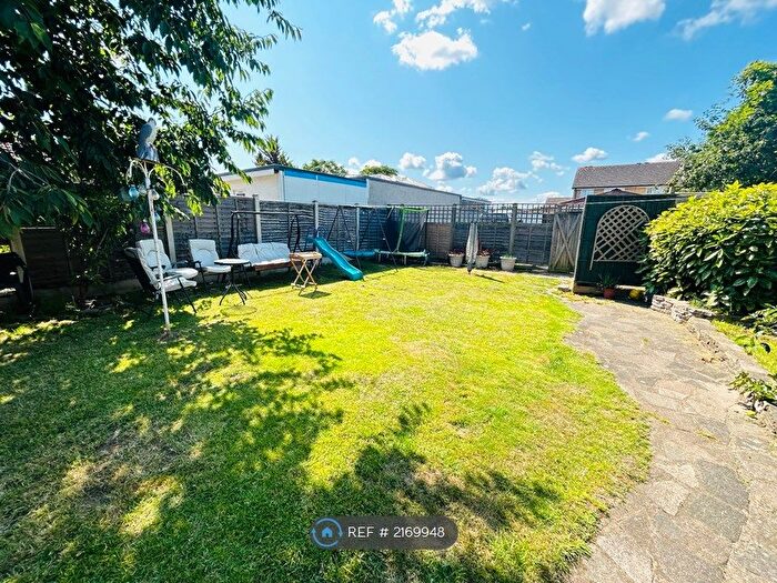 3 Bedroom Semi-Detached House To Rent In Bedfont Lane, Feltham, TW14