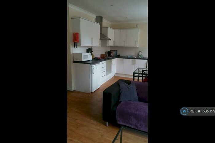 3 Bedroom Flat To Rent In Rose Street North Lane, Edinburgh, EH2