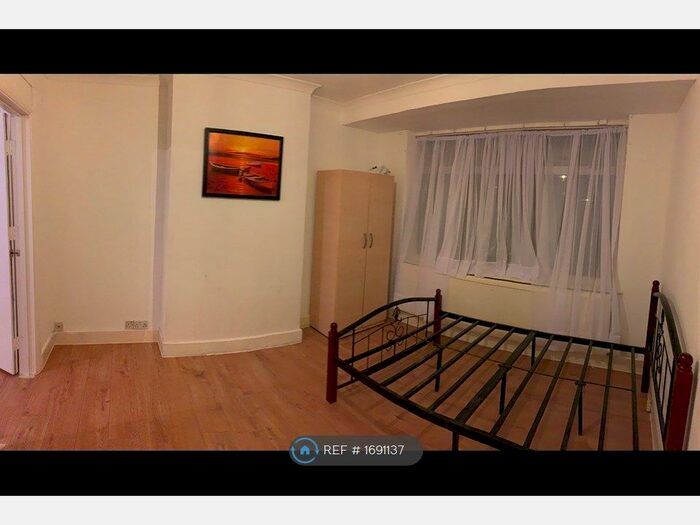 1 Bedroom Flat To Rent In Red Lion Road, Surbiton, KT6