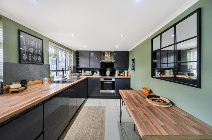 2 Bedroom Maisonette For Sale In Paynes Road, Southampton, Hampshire, SO15