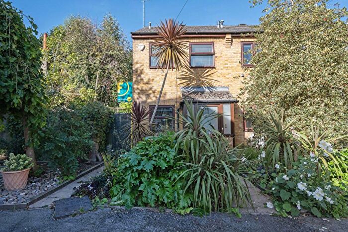 2 Bedroom House For Sale In Woodseer Street, Brick Lane, London, E1