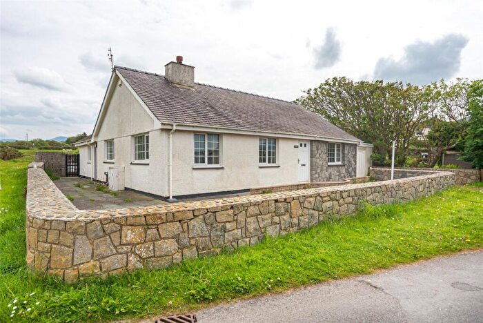 3 Bedroom Bungalow For Sale In Aberdesach, Caernarfon, Gwynedd, LL54