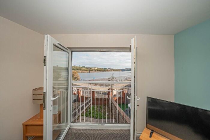 2 Bedroom Apartment For Sale In Grebe Close, Dunston, Gateshead, Tyne And Wear, NE11