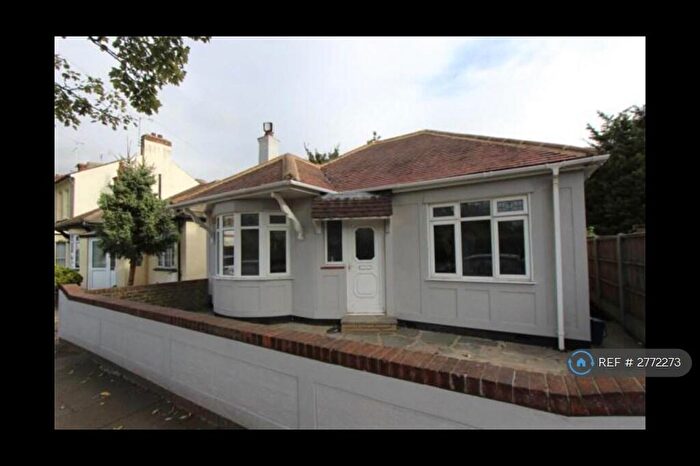 3 Bedroom Bungalow To Rent In Tunbridge Road, Southend-On-Sea, SS2