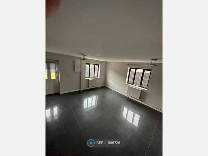 2 Bedroom Semi-Detached House To Rent In Glebe Way, Feltham, TW13