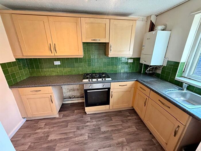 1 Bedroom Flat To Rent In Whytecote End, Wyke, Bradford, BD12