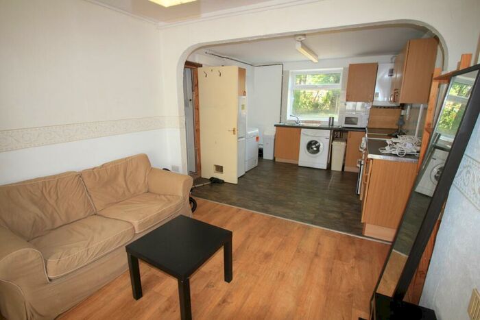 4 Bedroom Semi Detached House To Rent In Sheriff Avenue, Canley, Coventry, CV4