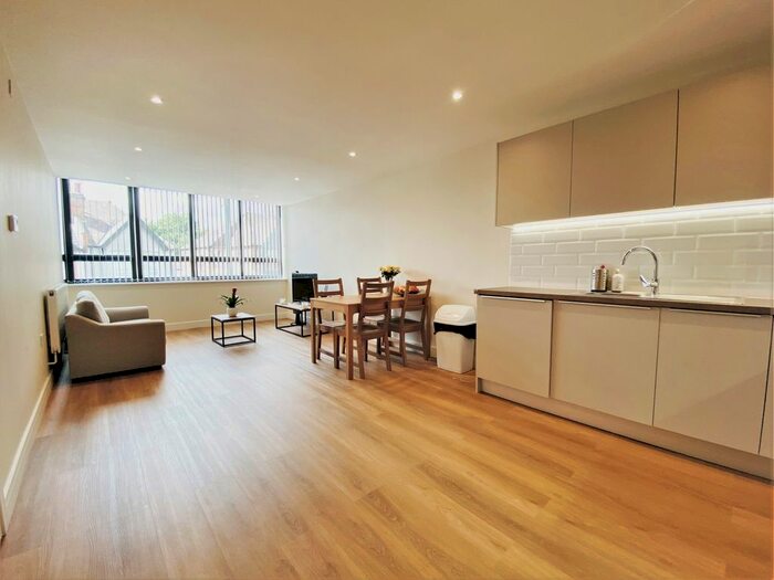 2 Bedroom Flat To Rent In East Barnet Road, East Barnet, EN4