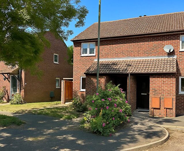 1 Bedroom Maisonette For Sale In Fitzjohn Close, Guildford, GU4