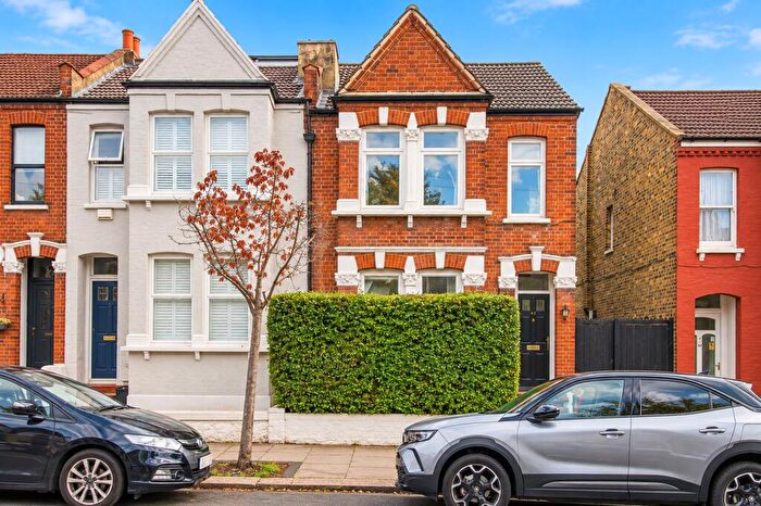 3 Bedroom End Of Terrace House For Sale In Hunter Road, Thornton Heath, CR7