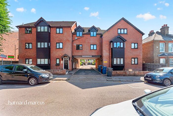 2 Bedroom Flat For Sale In Dale Grove, London, N12
