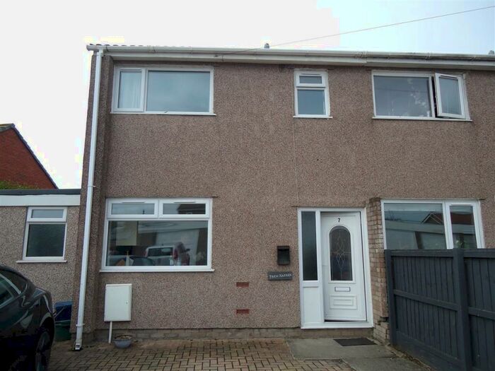 3 Bedroom Terraced House To Rent In St Marys Crescent, Caldicot, NP26