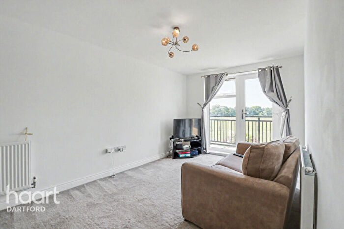 2 Bedroom Apartment For Sale In Tanners Close, Dartford, DA1